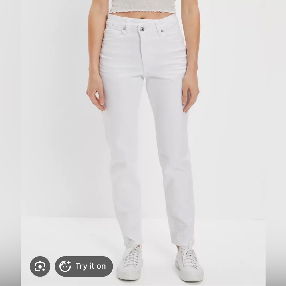 American Eagle White Mom Jeans